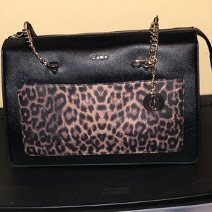 DKNY tote/ pusrs